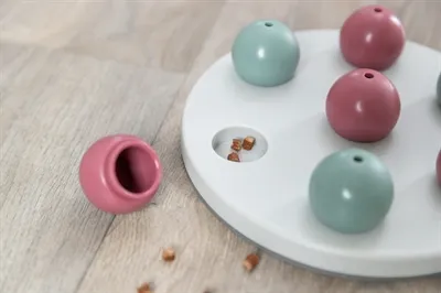 Trixie Cat Activity Solitaire 